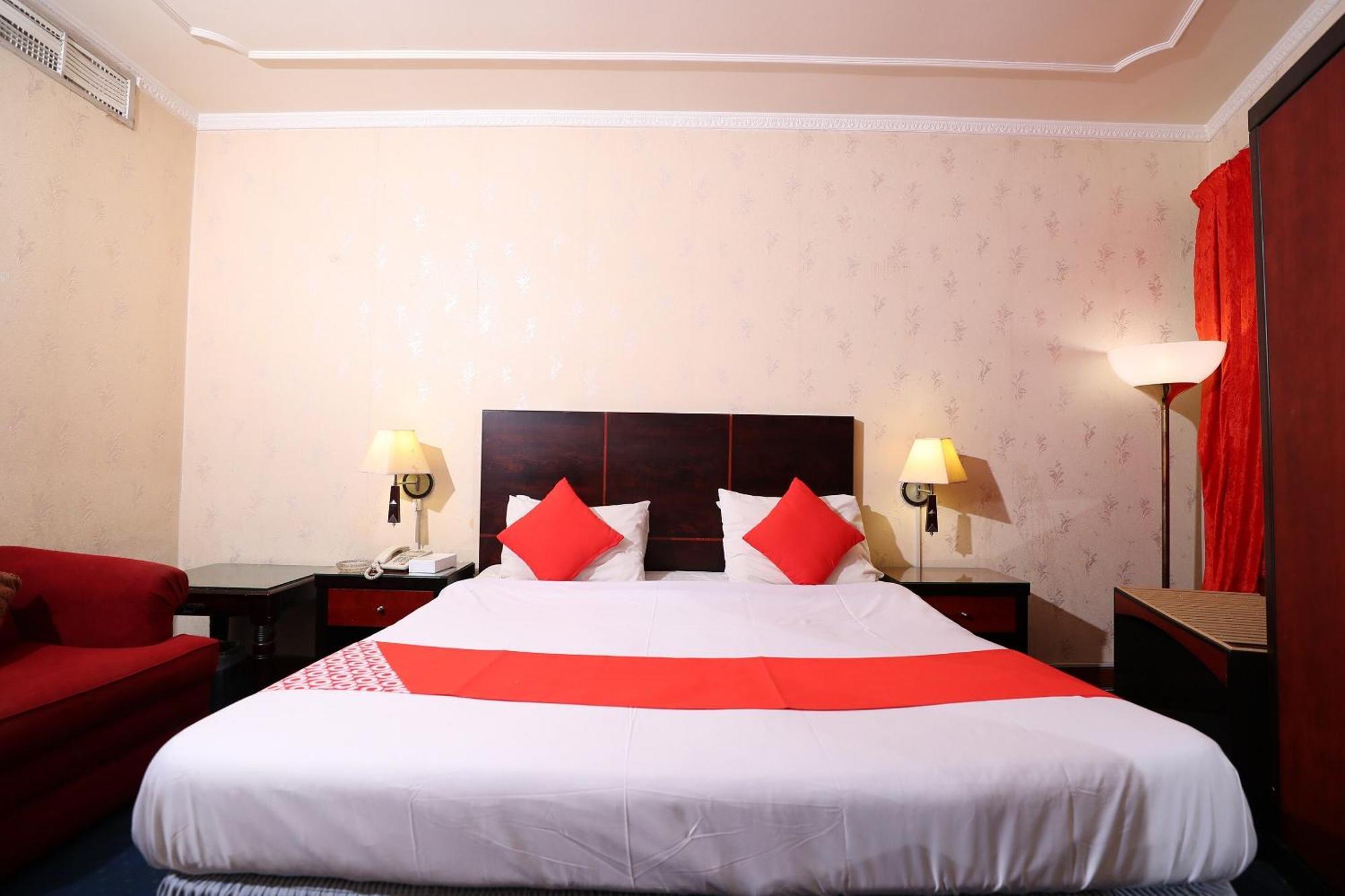 Oyo 112 Semiramis Hotel Al-Manamah Bagian luar foto